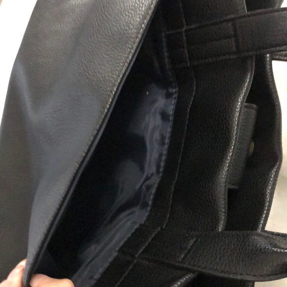 Tommy Hilfiger Black with Gold Star Details Handbag - Picture 11 of 12